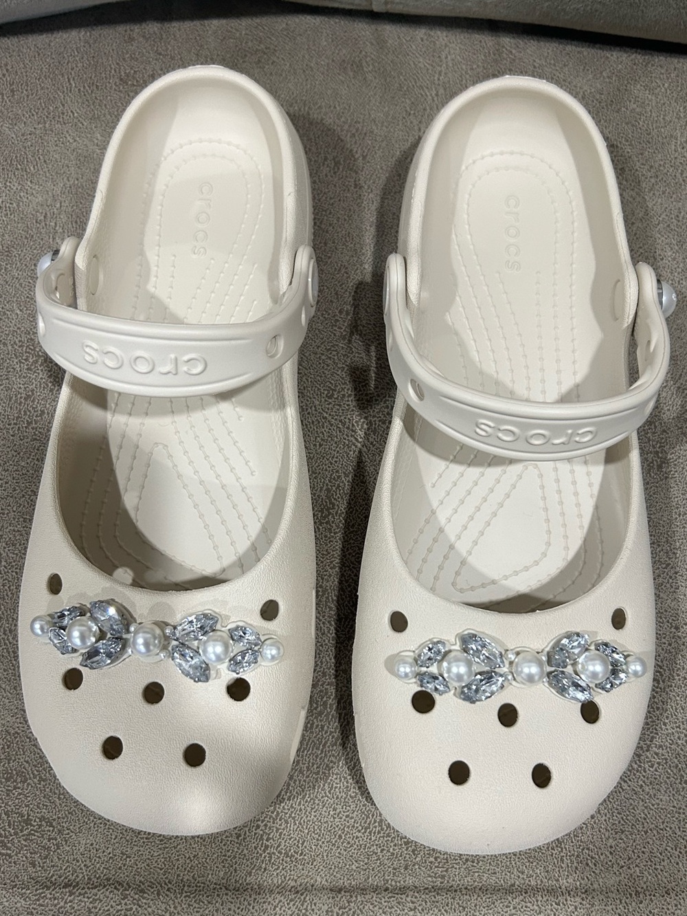 Classic Pearls Ballet Crocs - Picture 3 of 4
